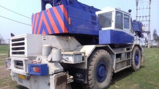 Cẩu bánh lốp Komatsu LW250-2 trọng tải 25 tấn