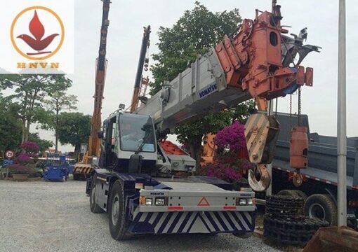 Xe cẩu bánh lốp Komatsu trọng tải 25 tấn