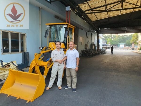 Bàn giao máy xúc lật JF910 cho nhà máy thép Hòa Phát, Hưng Yên