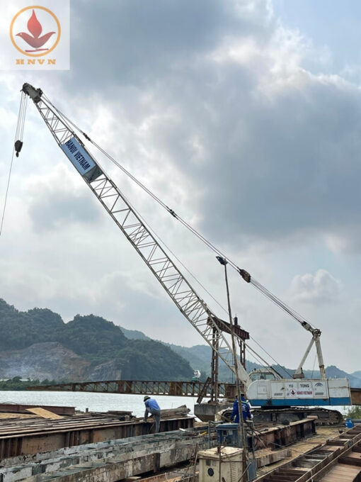 Cẩu bánh xích Yutong trọng tải 50T