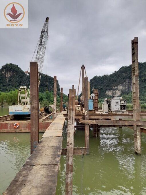 Cẩu bánh xích Yutong trọng tải 50T