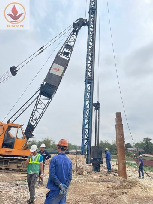 Máy đóng cọc DH400 + Búa Diezel DD35