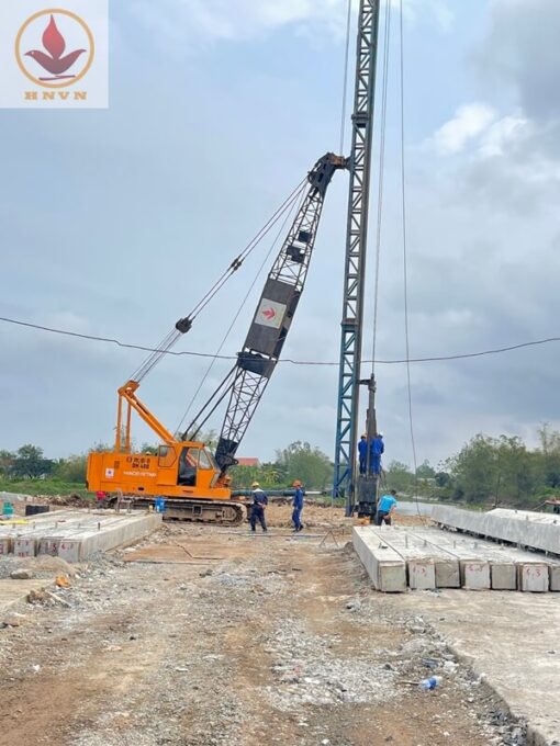 Máy đóng cọc DH400 + Búa Diezel DD35