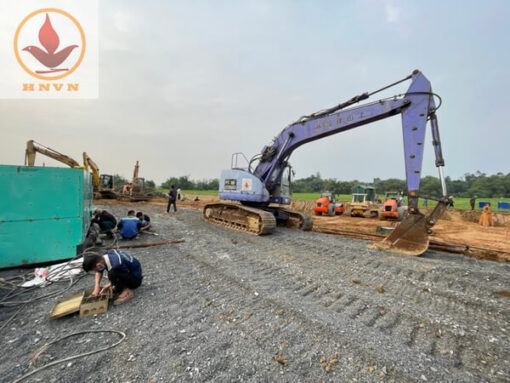 Máy xúc đào bánh xích Komatsu PC228UU