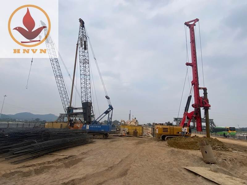 Thi công Cọc Khoan nhồi cầu vượt nút giao Liêm Sơn và QL21A