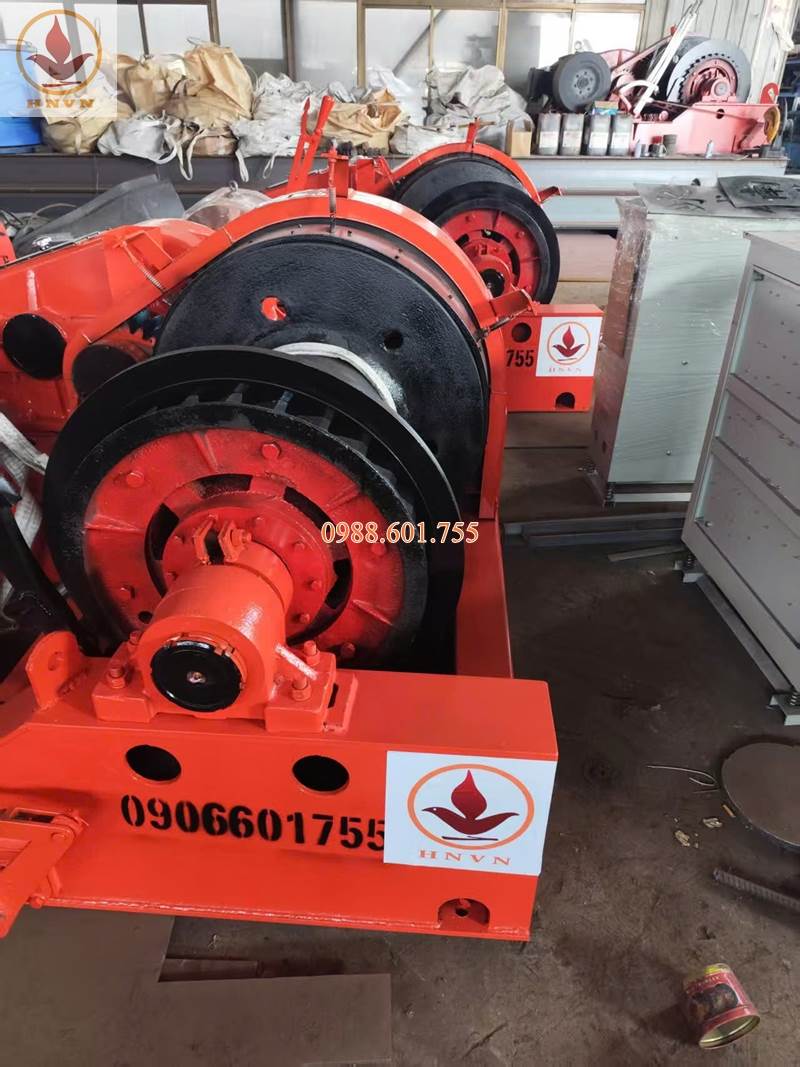 Máy giã đá CK2500 (JK10) của Hanoi Vietnam đang cập cảng Hải Phòng