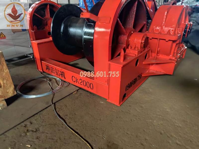 Máy giã đá CK2500 (JK10) của Hanoi Vietnam đang cập cảng Hải Phòng