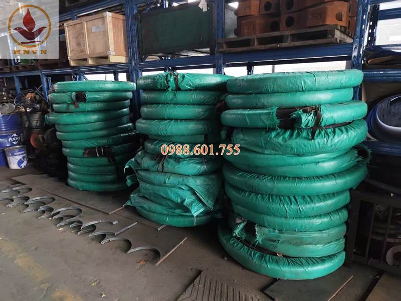 Máy giã đá CK2500 (JK10) của Hanoi Vietnam đang cập cảng Hải Phòng