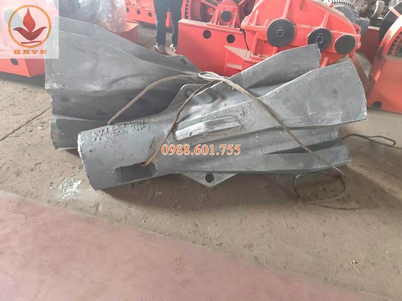 Máy giã đá CK2500 (JK10) của Hanoi Vietnam đang cập cảng Hải Phòng