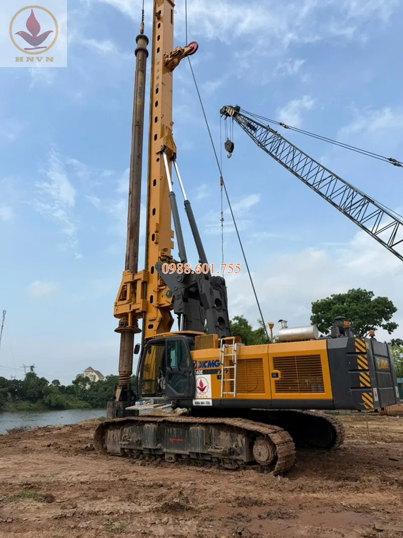 Bán máy khoan cọc nhồi XCMG XR240E, đời 2020